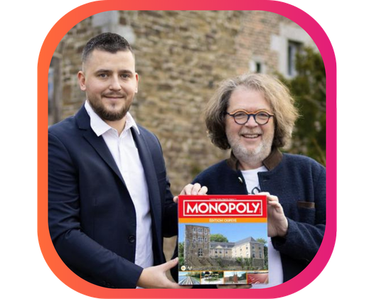 UN MONOPOLY VERSION OUPEYE